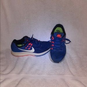 Nike zoom structure 19 running shoes